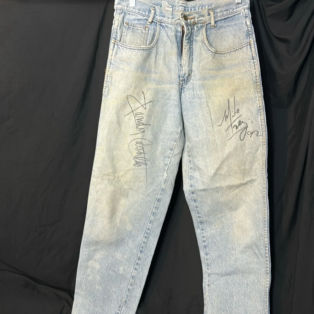 OZZY OSBOURNE, ZAKK WYLDE, MIKE INEZ, RANDY CASTILLO Autographed jeans 1992 - Picture 3 of 7